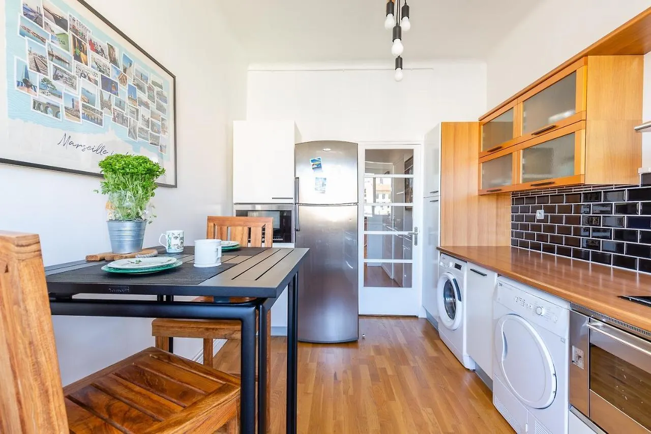 La Belle Vue - 65M2 Au Dernier Etage Avec Ascenseur Lägenhet Marseille Frankrike
